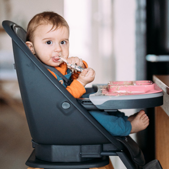 Muuvo Choc 2 krzesełko do karmienia 3w1 z obrotowym siedziskiem Beige