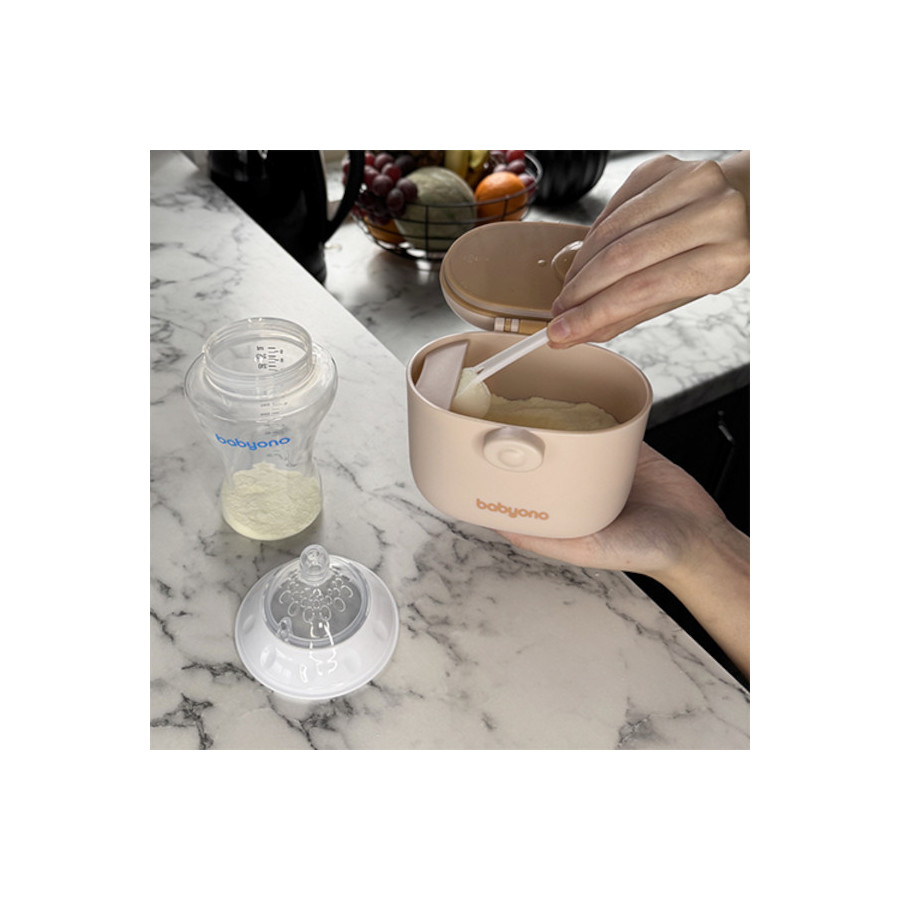 Babyono Pojemnik na mleko w proszku przenośny z łyżeczką