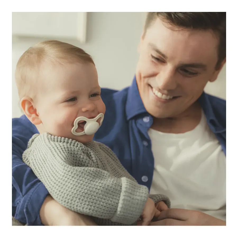 MAM Baby Supreme smoczek z pudełkiem do sterylizacji