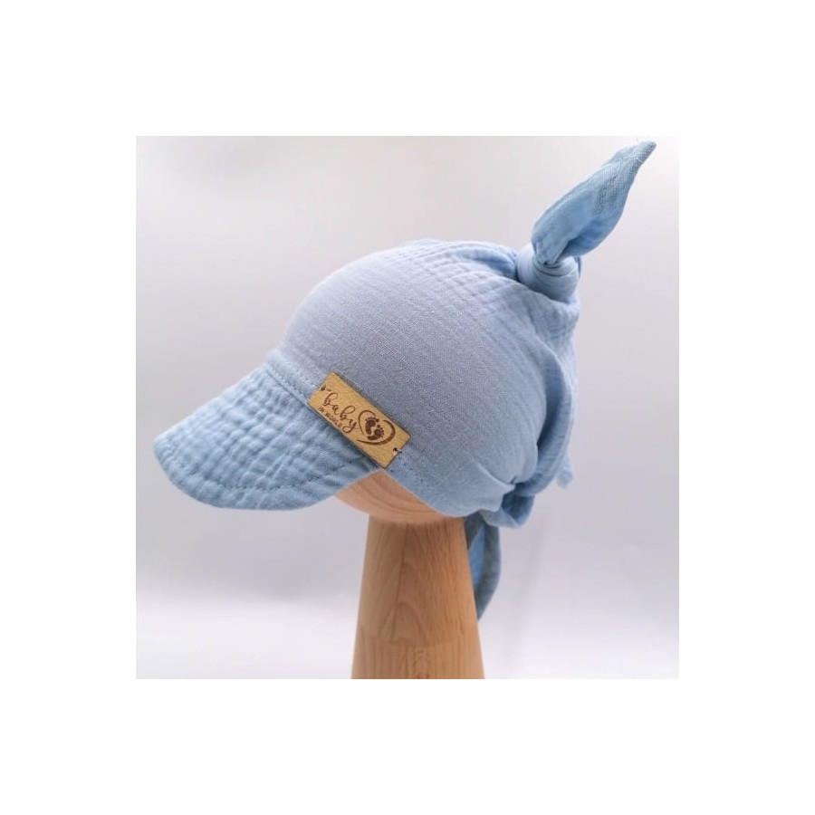 Baby in World Chustka muślinowa czapeczka z daszkiem niebieska